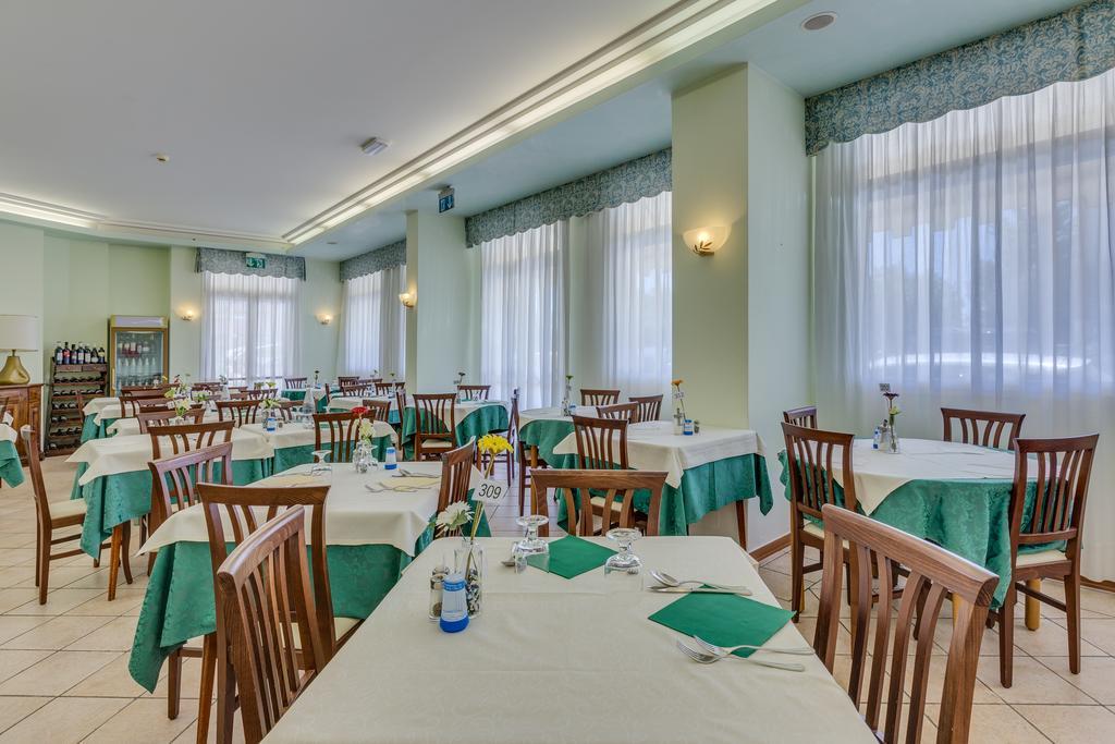 Hotel Austria Caorle Extérieur photo