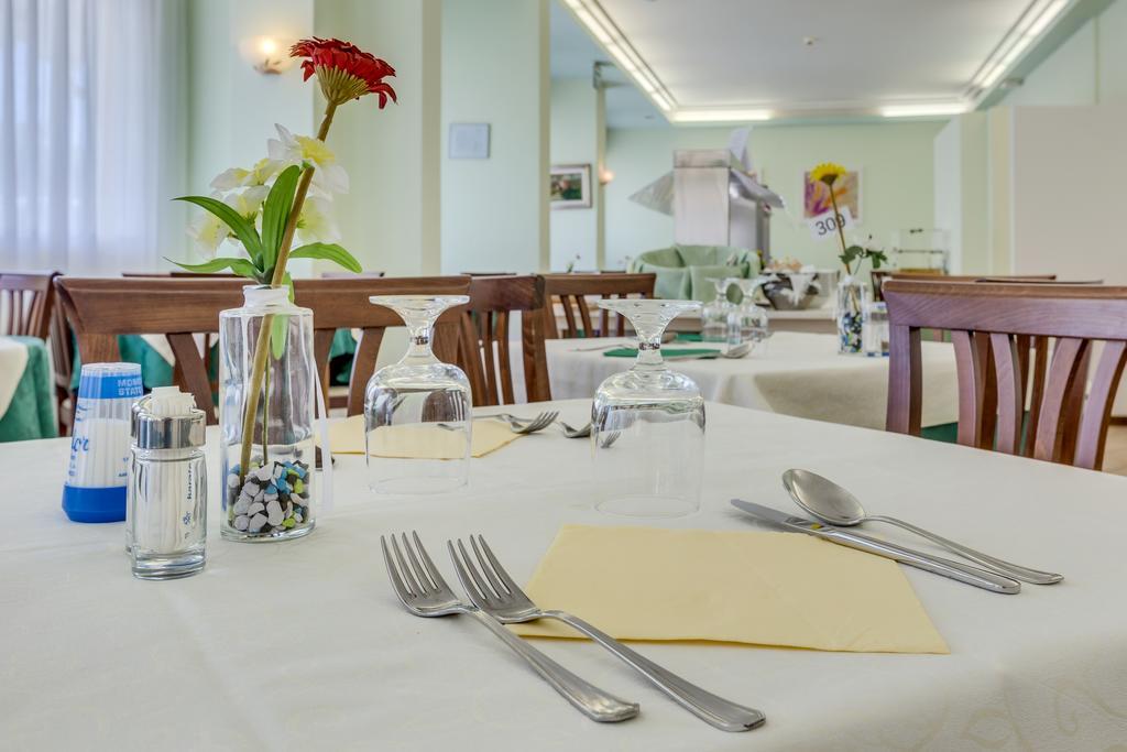 Hotel Austria Caorle Extérieur photo