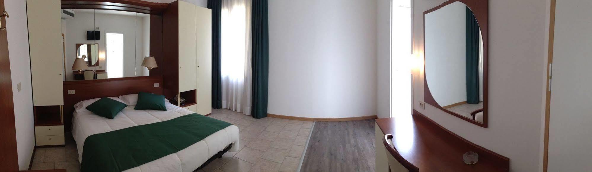 Hotel Austria Caorle Extérieur photo