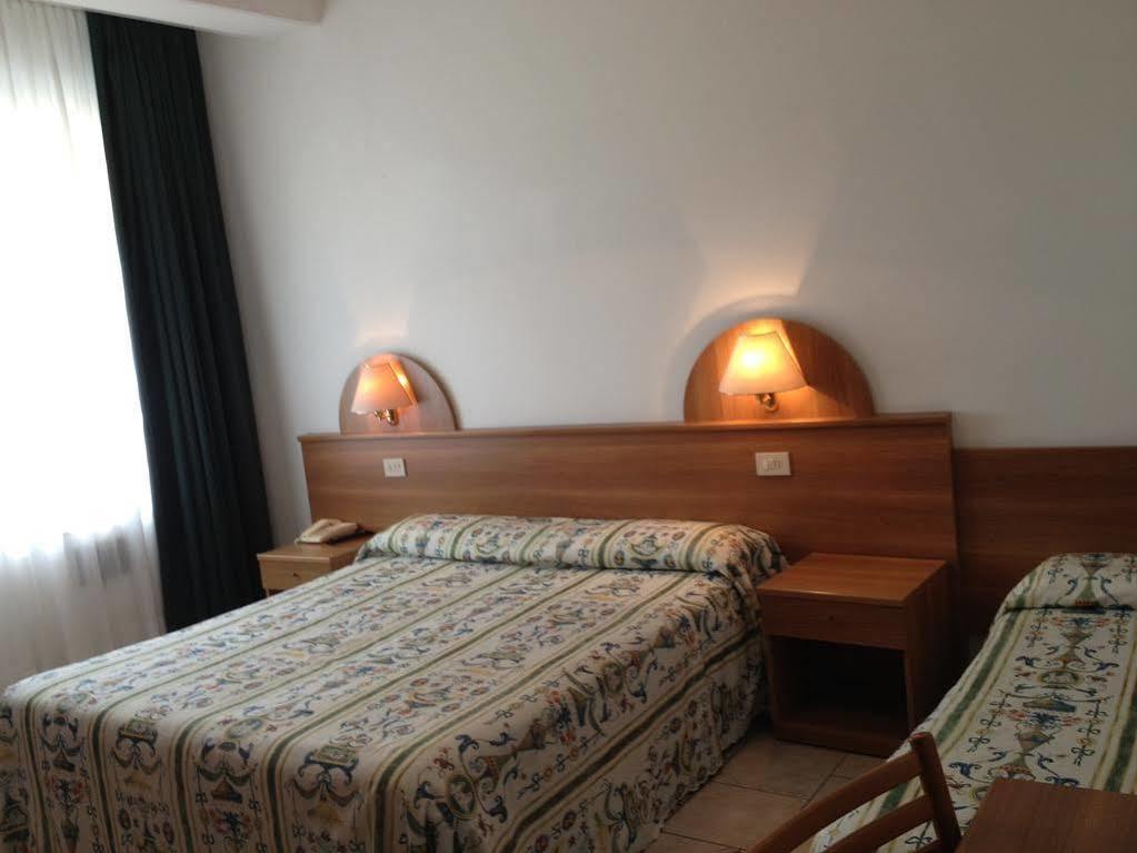 Hotel Austria Caorle Extérieur photo